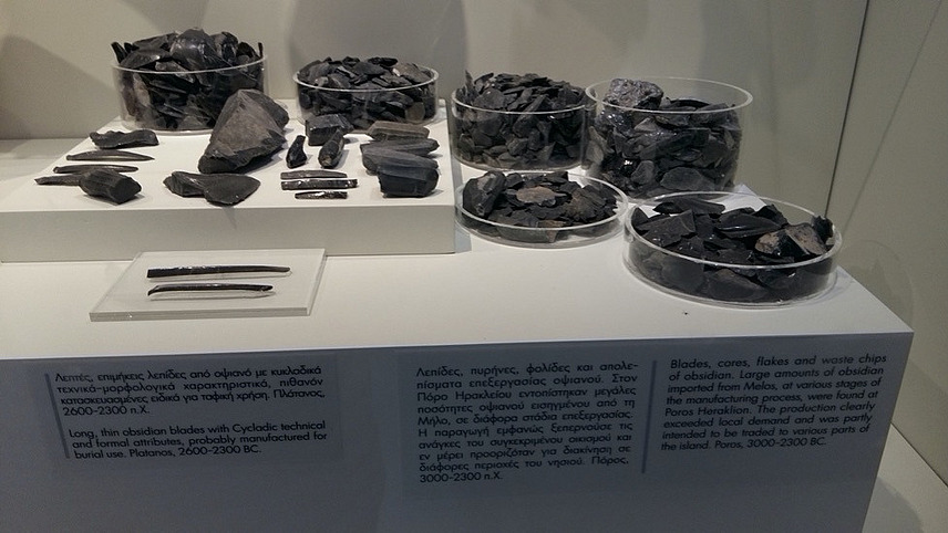 Kleine Aufbewahrungsgefäße aus Obsidian.