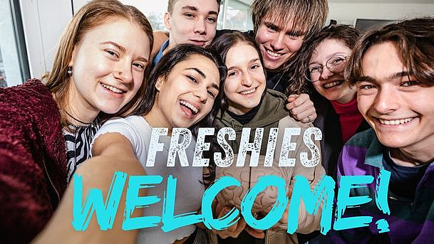 16:9 (1280 x 720) - 3 Selfie of a group of students - Text: "freshies Welcome!"