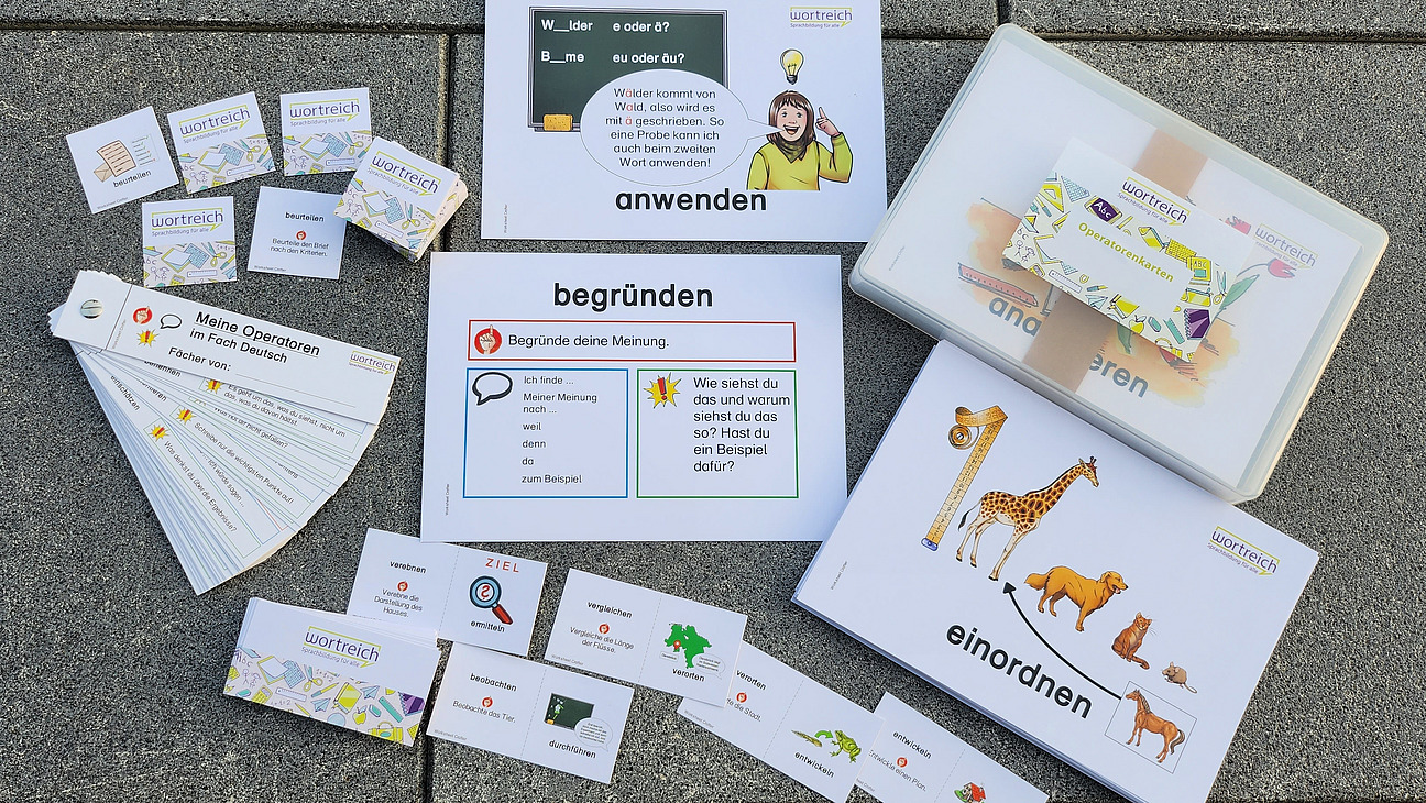 Arbeitsmaterial zum Modul Operatoren. Das Set besteht aus personalisierbaren Fächern, Karten, Domino, memory und weiterem Material.
