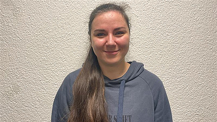 Profilbild von Marlene Schurig vor neutralem Hintergrund