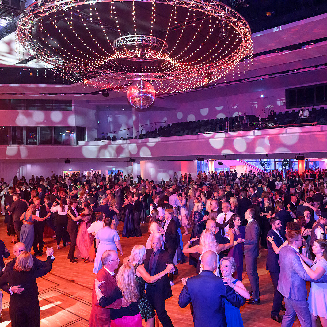 Blick auf die volle Tanzfläche