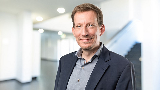 Portrait Oliver Ambrée