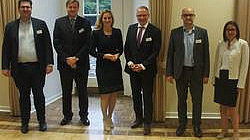 Gruppenfoto, von links nach rechts: Andreas Franke (Loanboox Deutschland), Prof. Dr. Peter Grundke (Universität Osnabrück), Nancy Plaßmann (Sparkasse Osnabrück), Heiko Engelhard (Volksbank Osnabrück), Dr. Olaf Zeitnitz (VisualVest), Prof. Dr. Valeriya Dinger (Universität Osnabrück)