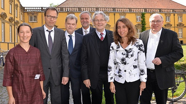 Foto vom IMIS-Jubiläum:Helen Schwenken, Andreas Pott, Wolfgang Lücke, Wolfgang Griesert,  Aydan Özoğuz, Klaus J. Bade, Jochen Oltmer