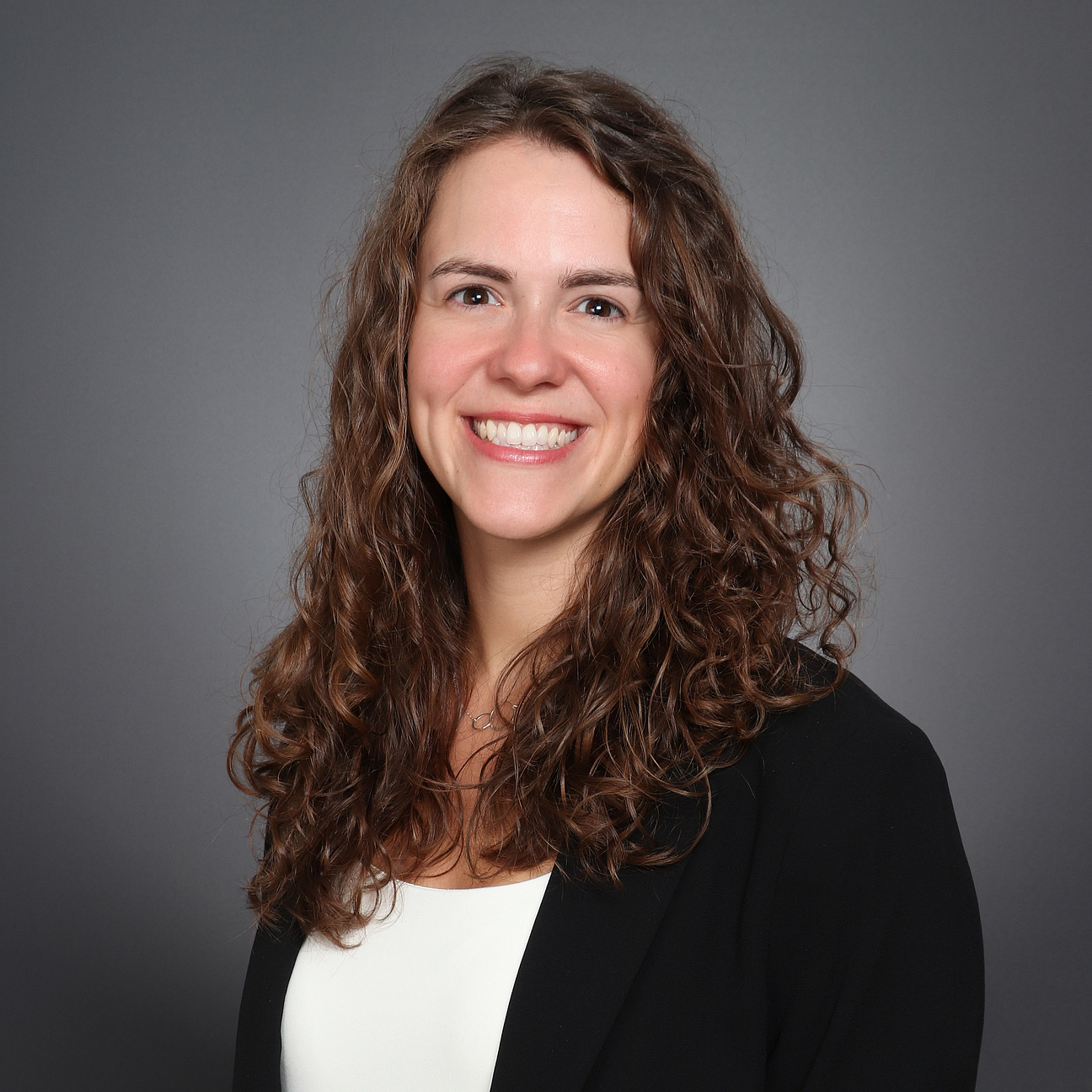 Es wird das Portrait von Cindy Brandes gezeigt.