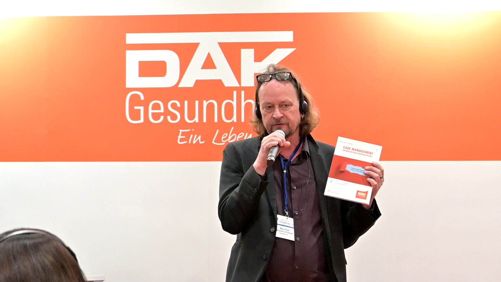 Prof. H&uuml;lsken-Giesler pr&auml;sentiert Forschungsergebnisse aus dem Innovationsfondsprojekt "ReKo" auf dem deutschen Pflegetag