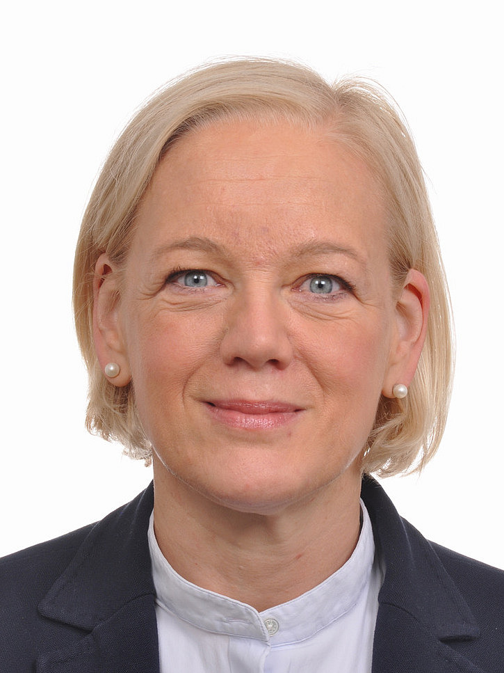 Portrait Professor Dr. Mary-Rose McGuire