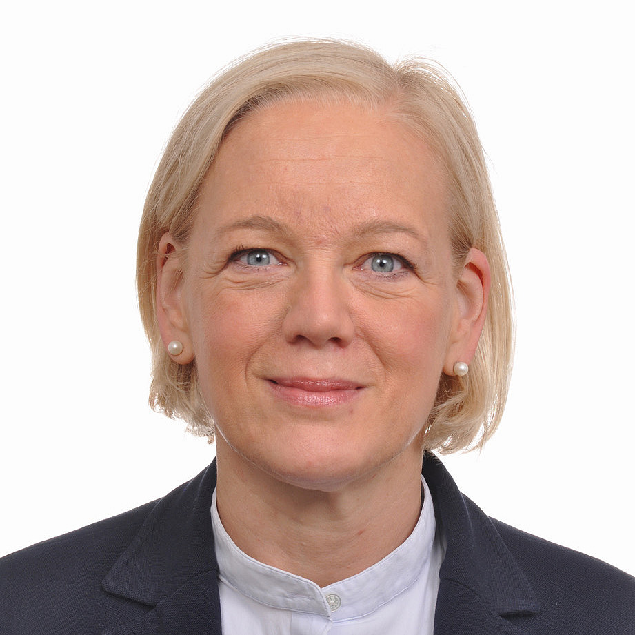 Portrait Professor Dr. Mary-Rose McGuire