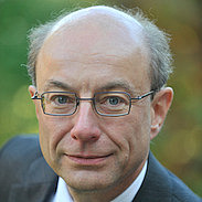 Porträt Prof. Roland Schmitz
