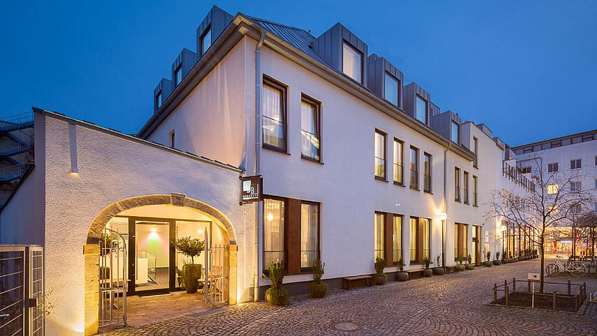 Bergmann Boarding House, Entrance