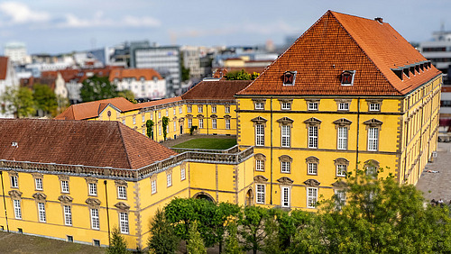 Das Osnabrücker Schloss aus der Vogelperspektive.