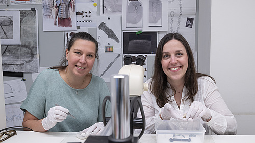 Annika Lüttmann and Uta Schröder at their workplace