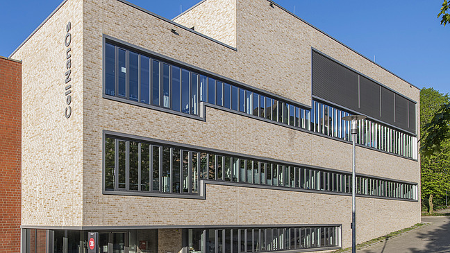Building 38 on the Westerberg campus. Part of the building is made of grey bricks and has three floors. The windows extend across the entire floor. The name ‘CellNanOs’ is written on the side.