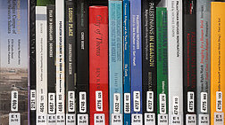 Foto von diversen Buchrücken