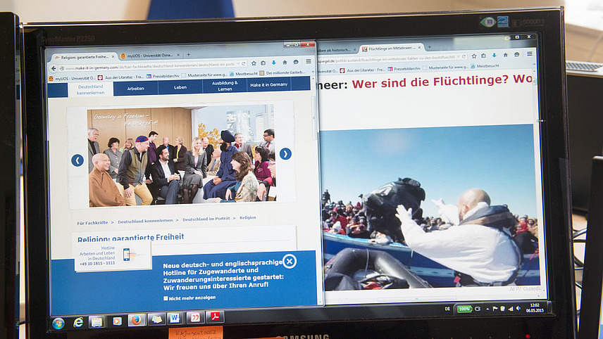 Laptopbildschirm mit verschiedenen Browserfenstern zum Thema Migration/Flucht
