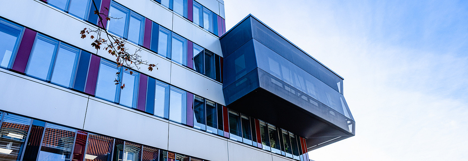 Institute building photographed from below with focus on the seminar room cube