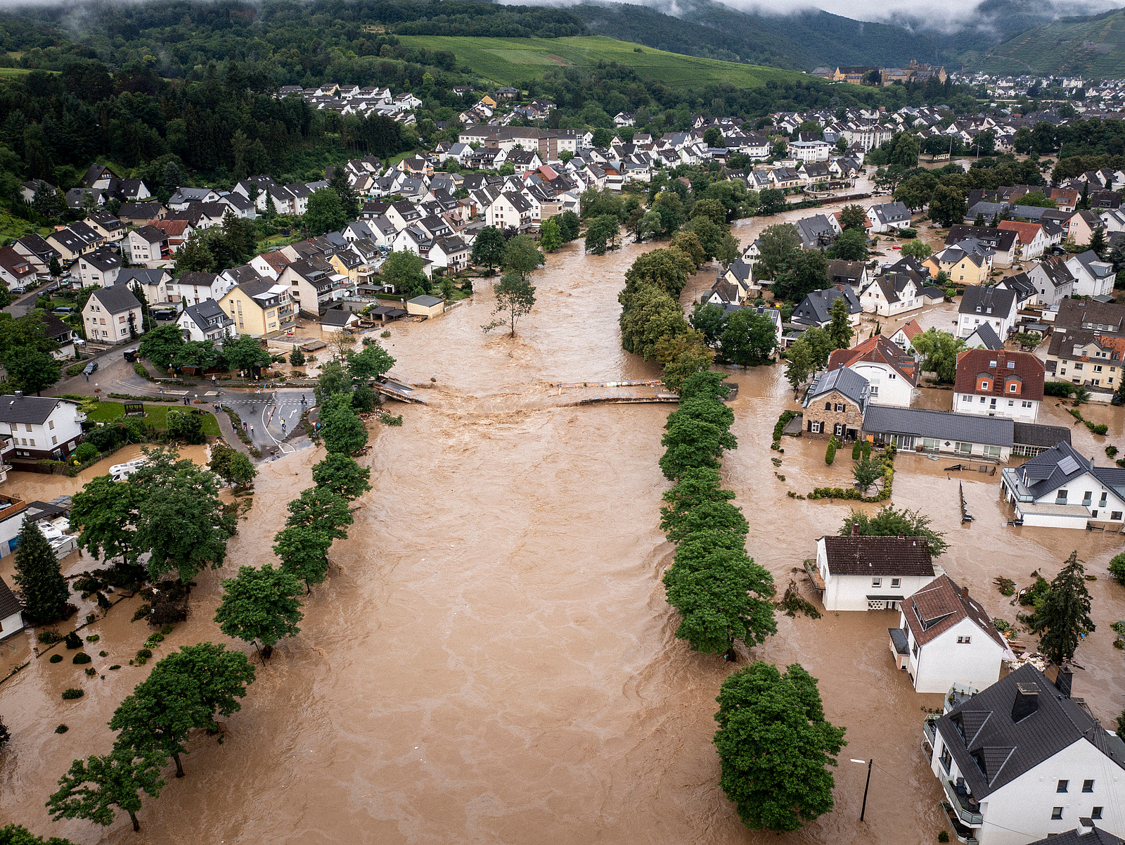 Ein Bild von einer &uuml;berschwemmten Landschaft.