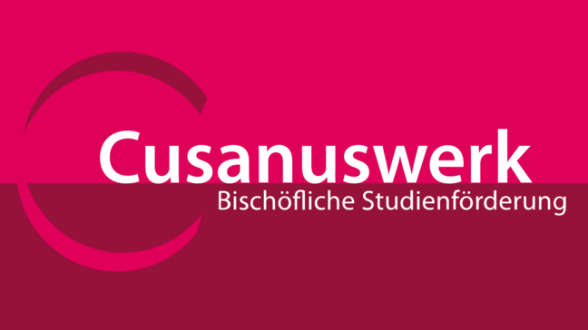 Logo des  Bisch&ouml;fliche Studienf&ouml;rderung Cusanuswerk auf weinroten Hintergrund