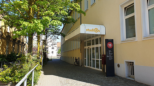 Der Eingang des Studi O S, der Studierenden Information Osnabrück.