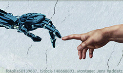 Roboter-Hand berührt menschliche Hand