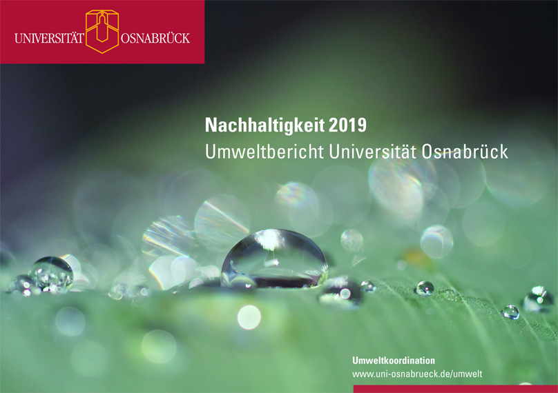 Cover des Umweltberichtes 2019: Nahaufnahme Tropfen auf grünem Blatt