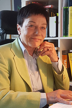 Portrait Prof.in Dr. Bea Verschraegen. Mitglied im Hochschulrat seit dem 01.08.2020. Frau Verschraegen ist Universitätsprofessorin i.R. für Rechtsvergleichung und Internationales Privatrecht.
