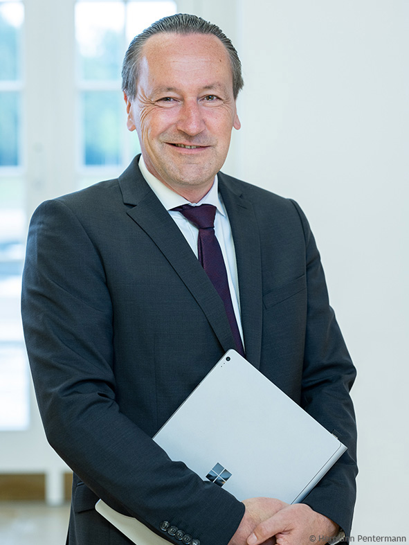 Prof. Dr. Kai-Uwe Kühnberger