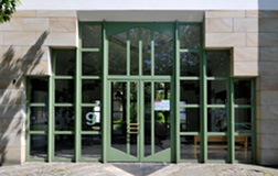 Gebäude Erziehungswissenschaft, Sitz des Dekanats. Foto: Universität Osnabrück/Evelyn Eveslage