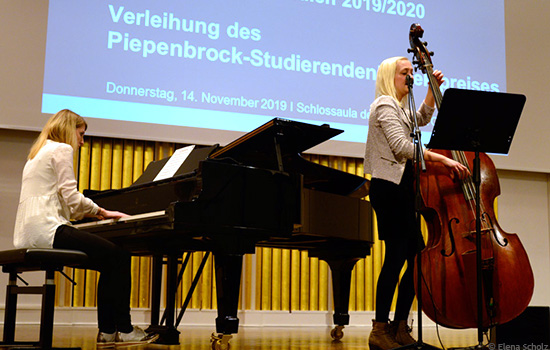 Musiker bei der Verleihung der Deutschlandstipendien auf der Bühne