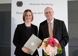 Erhielt den Wissenschaftspreis 2017 des Deutschen Bundestages: Prof. Dr. Jelena von Achenbach. Foto: Deutscher Bundestag/Achim Melde