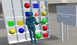 Versuchsperson in der Virtuellen Realität soll einen Schrank einräumen, der voller farbiger und unterschiedlich geformter Objekte ist. Rechts von ihr steht ein Schild mit Anweisungen.