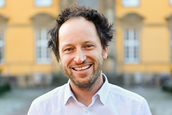 Portrait von Dr. Tim Christian Kietzmann, Professor für Maschinelles Lernen